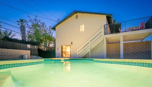 view of swimming pool