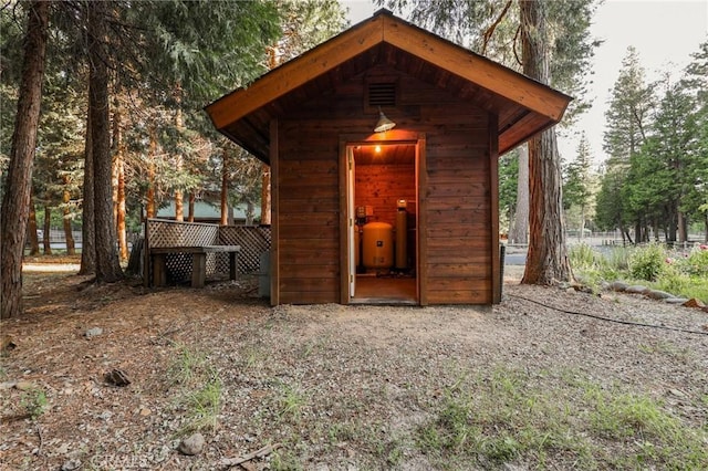 view of outdoor structure with an outbuilding