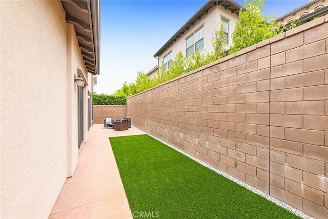 view of yard with a patio area