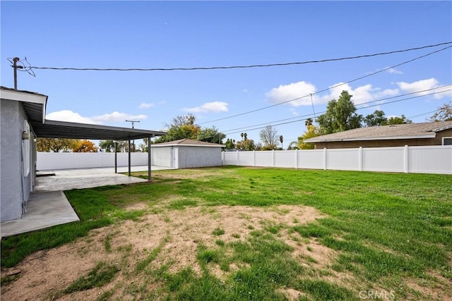 view of yard featuring a patio area