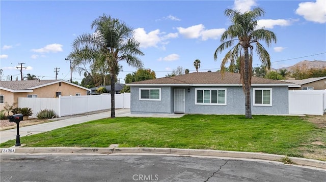 single story home featuring a front lawn