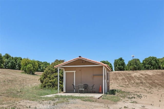 view of outbuilding