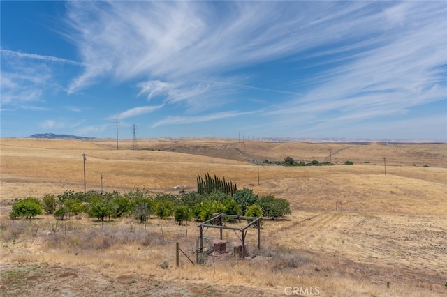 view of yard featuring a rural view