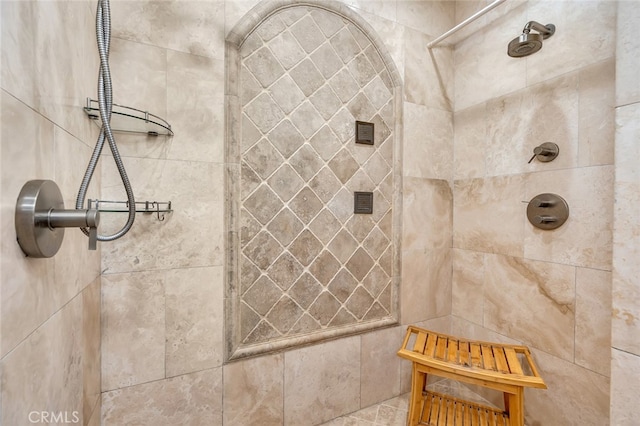 bathroom featuring a tile shower