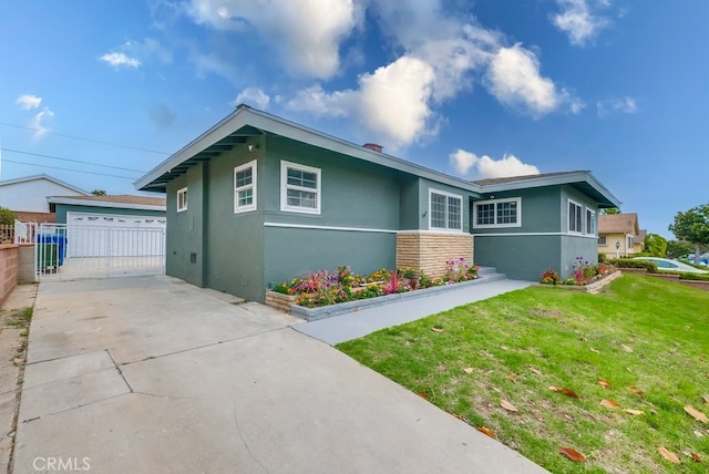 view of front of property with a front lawn