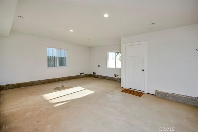 empty room featuring concrete flooring