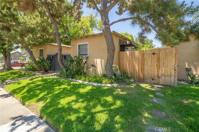 view of front of home with a front lawn