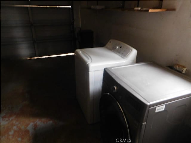 washroom with laundry area and washing machine and dryer