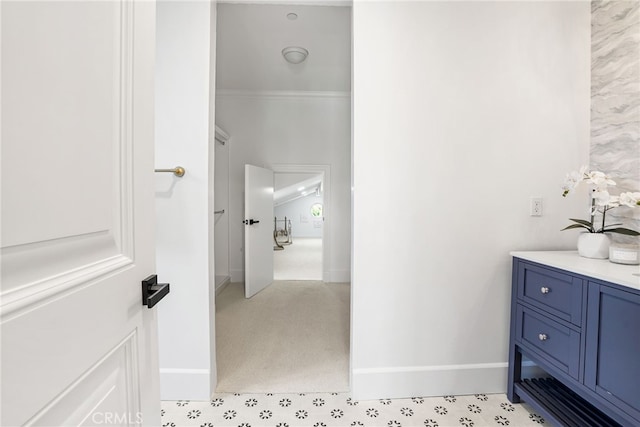 bathroom featuring crown molding