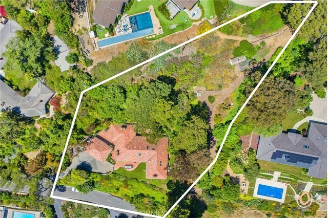 8 Quail Ridge Rd S, Rolling Hills, CA 90274 - aerial view of property's location with a pool area and property boundaries highlighted