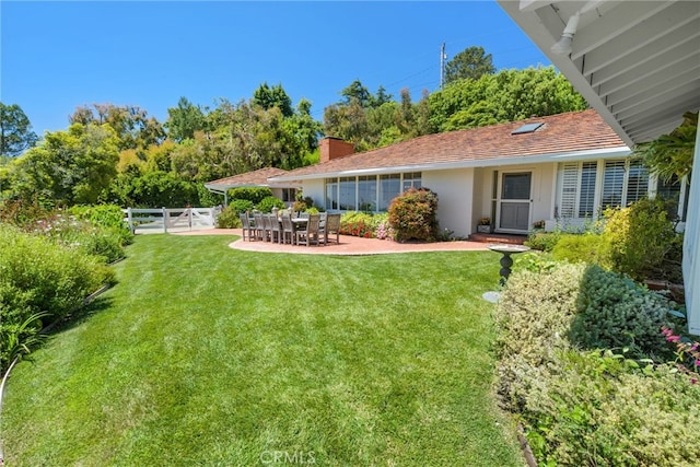 view of yard featuring a patio