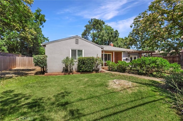 view of front of home featuring a front yard