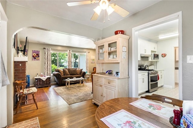 dining space with ceiling fan and light hardwood / wood-style floors