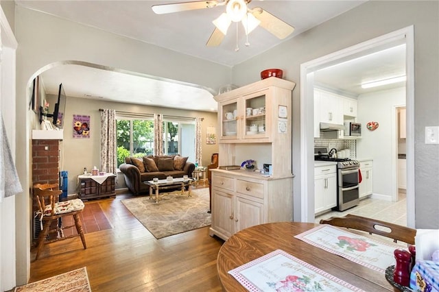 1116 Sheridan Ave, Chico, CA 95926 - dining area featuring light wood-type flooring, a ceiling fan, and arched walkways