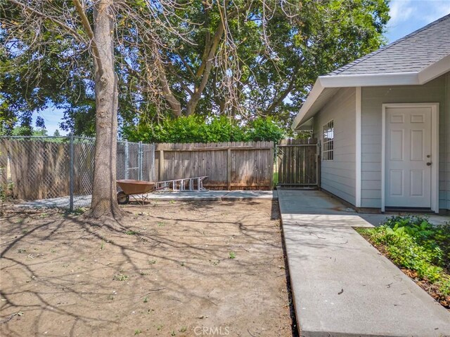 view of yard with a patio