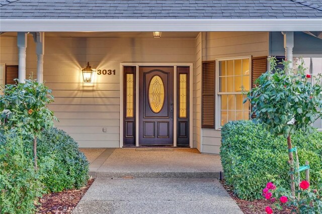 doorway to property with covered porch