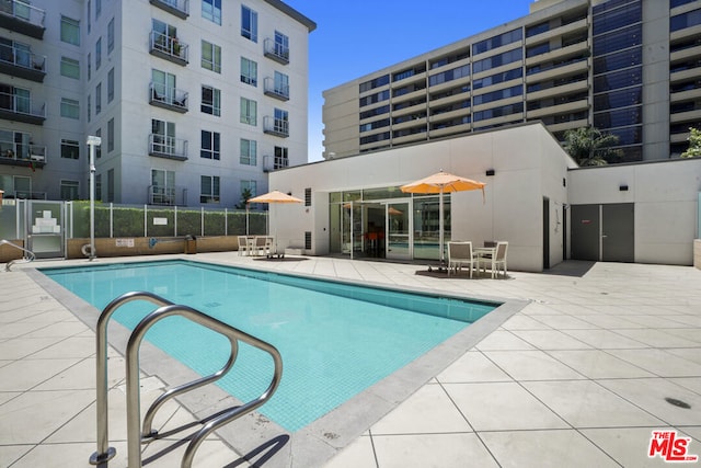 view of swimming pool featuring a patio