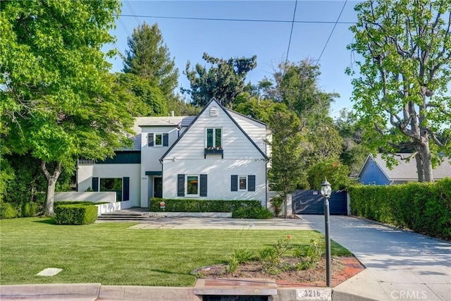 view of front of house with a front lawn