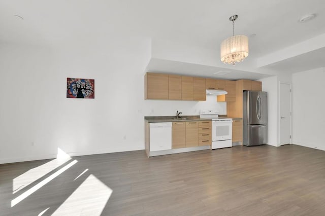 kitchen with dark wood-type flooring, decorative light fixtures, white appliances, and an inviting chandelier