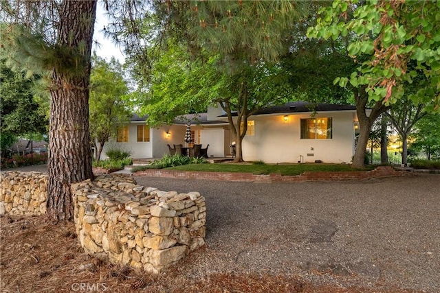 ranch-style home featuring stucco siding