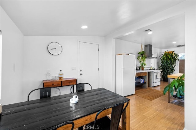 dining area featuring light wood-type flooring, visible vents, and recessed lighting