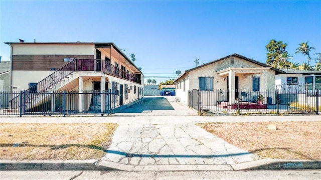 view of front of property