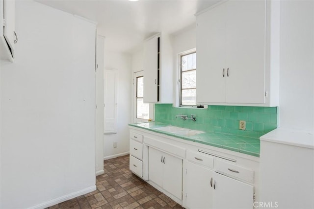 bathroom with vanity and decorative backsplash