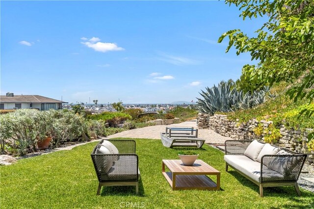 view of yard featuring outdoor lounge area and a patio area