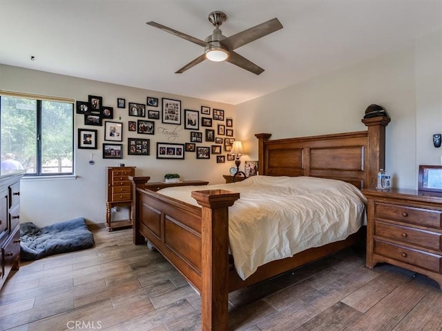 bedroom featuring ceiling fan