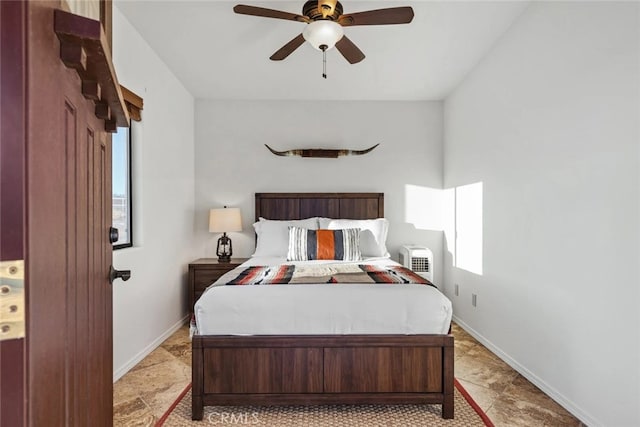 bedroom with ceiling fan