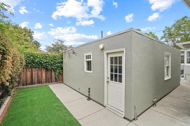 view of outdoor structure featuring a yard