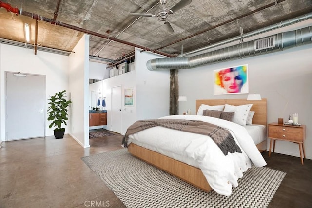 bedroom featuring ceiling fan