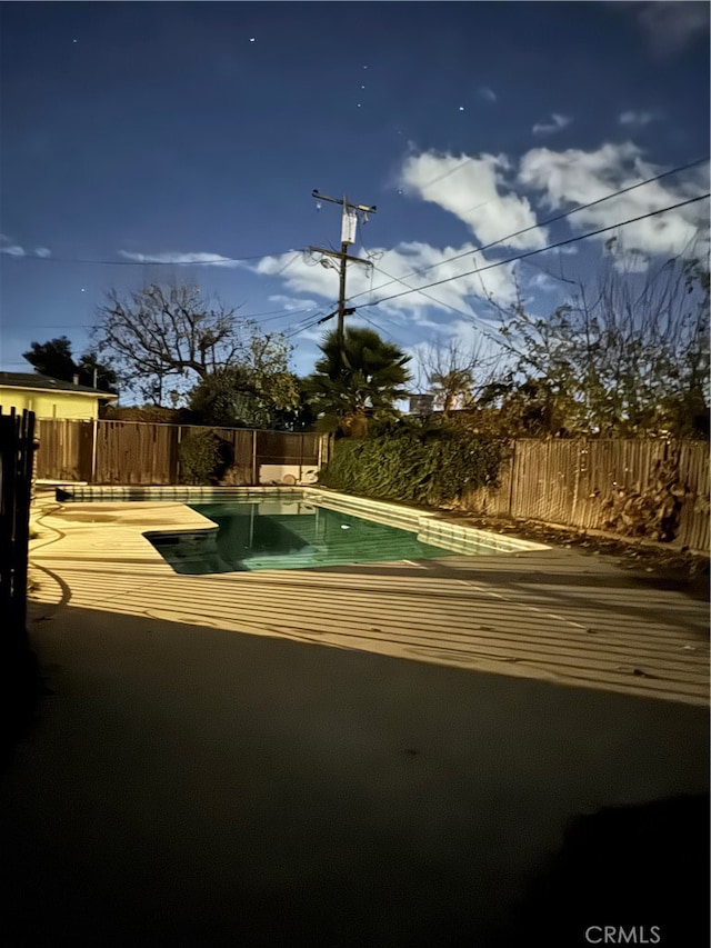 view of swimming pool