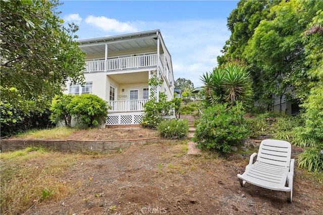 view of yard featuring a balcony