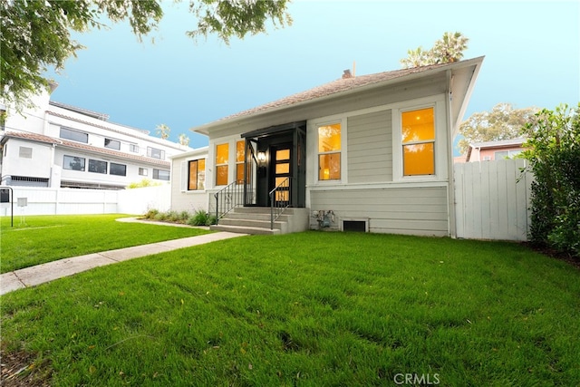 view of front facade with a front yard