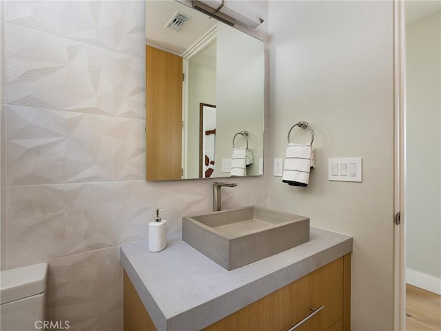 3100 Tennyson Pl, Hermosa Beach, CA 90254 - bathroom featuring vanity and toilet