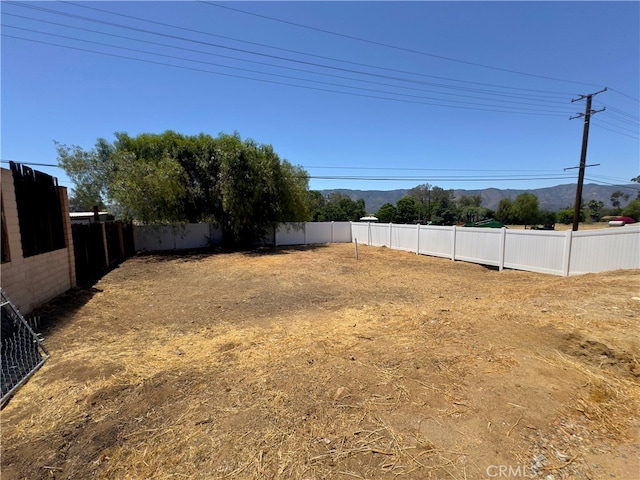 view of yard with a mountain view