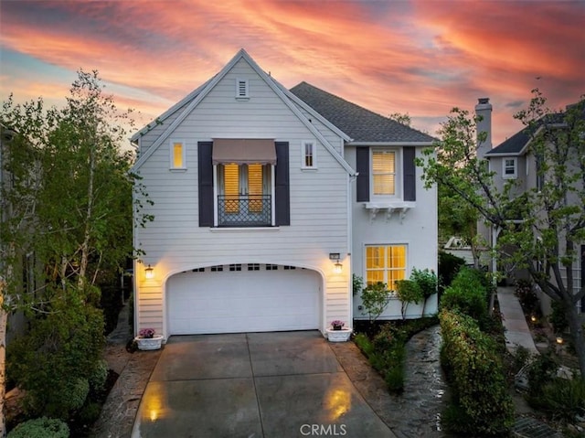 view of front facade featuring a garage