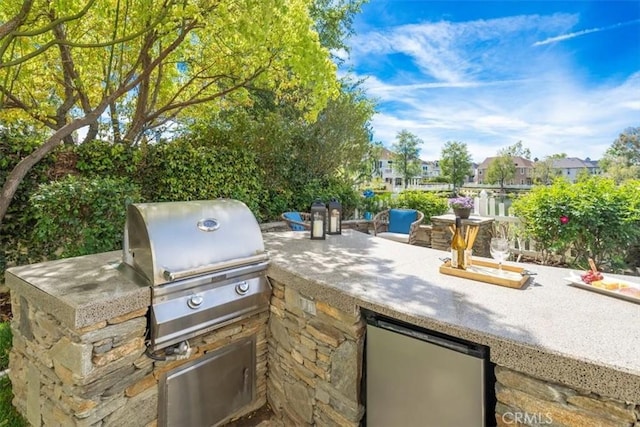 view of patio featuring an outdoor kitchen and grilling area