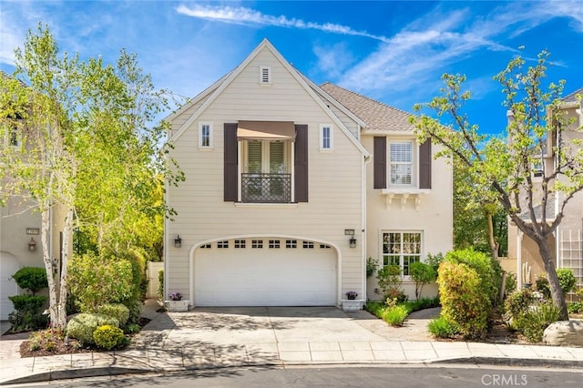 view of front property featuring a garage