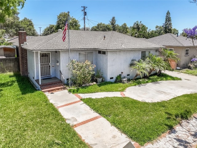 single story home with a front lawn