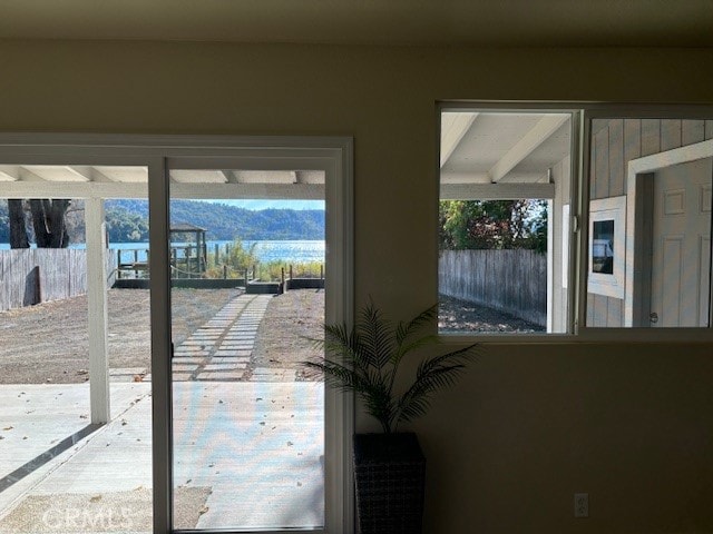 entryway featuring a mountain view