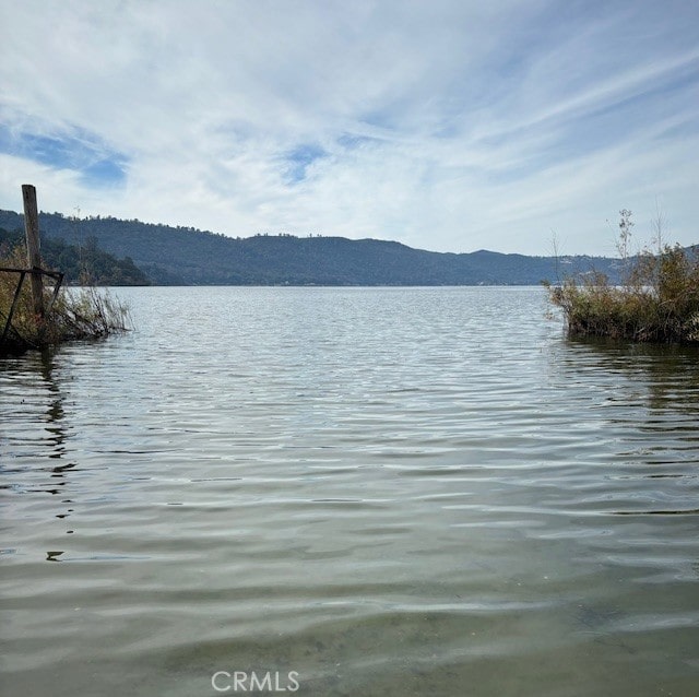 water view featuring a mountain view