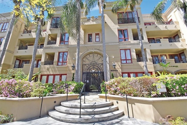 411 N Oakhurst Dr Unit 102, Beverly Hills, CA 90210 - photo 1
