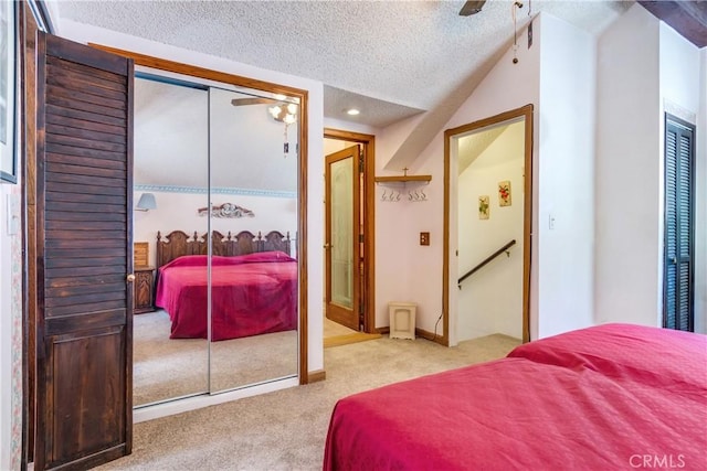 carpeted bedroom featuring ceiling fan, a textured ceiling, and a closet