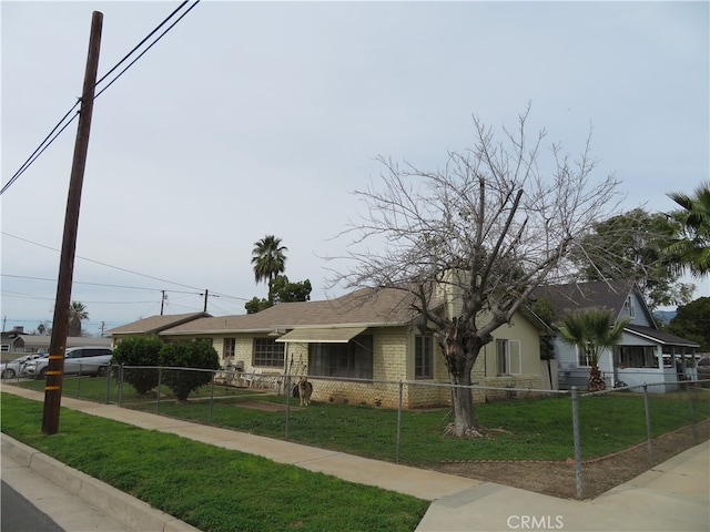 view of front of house with a front lawn