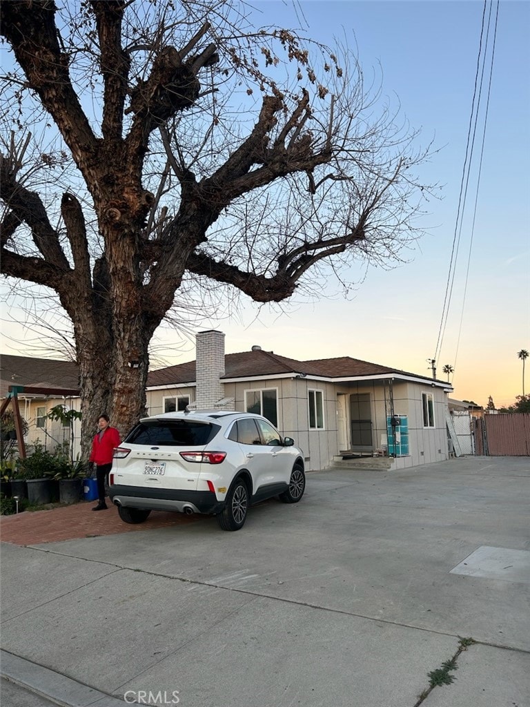 view of front of property