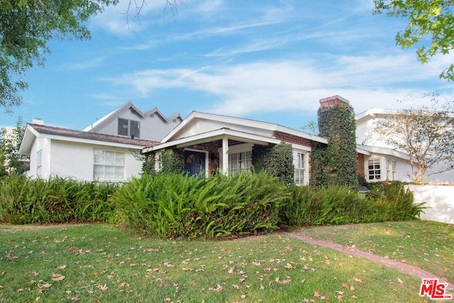 view of front of house with a front yard