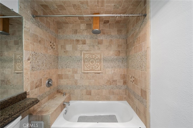 bathroom featuring tiled shower / bath combo