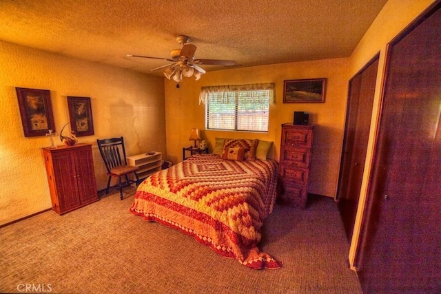 bedroom featuring carpet flooring, ceiling fan, and a textured ceiling